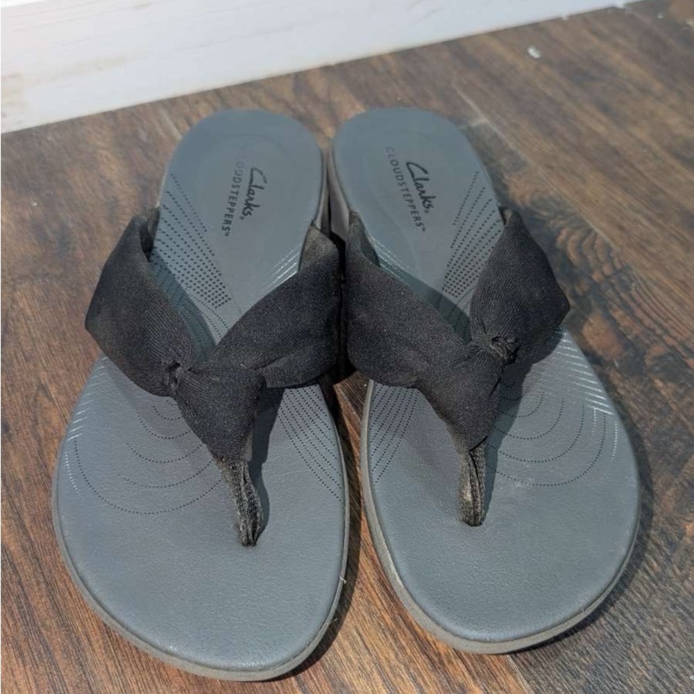 Clarks Black and Gray Flip-Flops